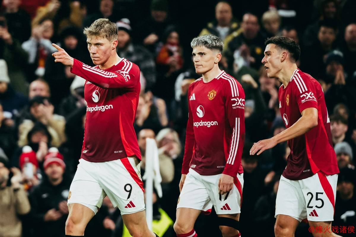 曼联允许5名弃将归队训练,需避开阿莫林及队员。 曼联允许5名弃将归队训练,需避开阿莫林及队员。