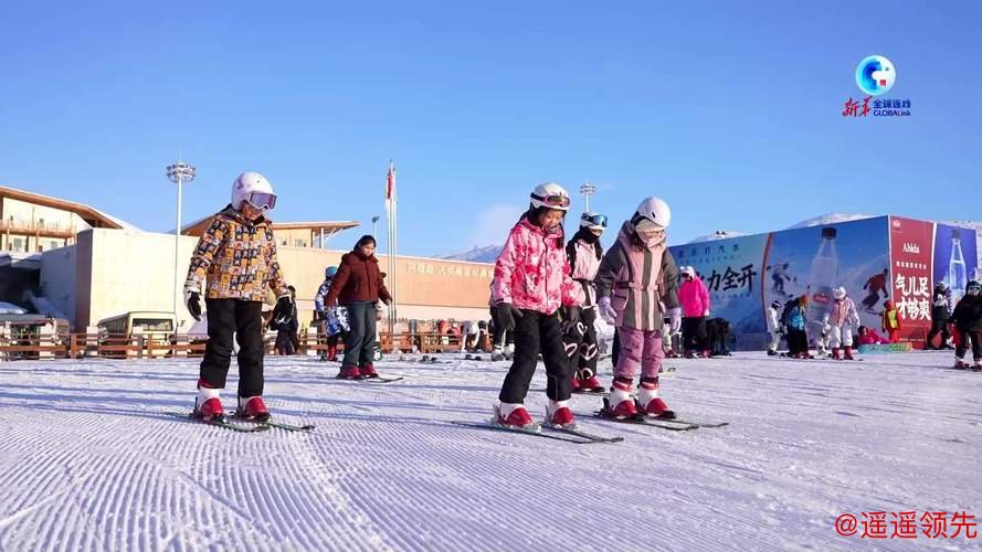 新疆将校园体育课“搬”进滑雪场