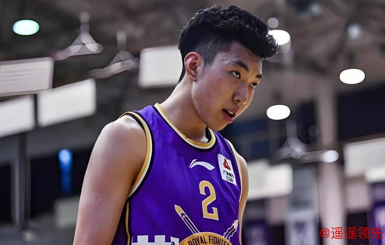 饭圈推捧廖三宁与庞峥麟成巨星，造星运动导致广西球迷迷失自我